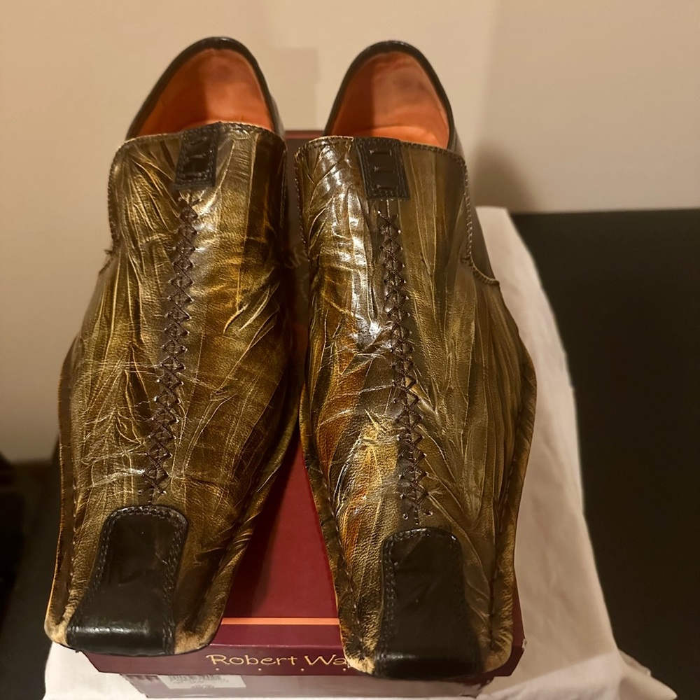 Robert Wayne Men's Gold Faux Leather Shoes
